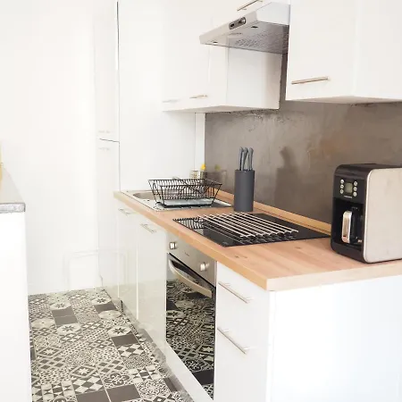 Le St Jean - Centre Historique Homestay *